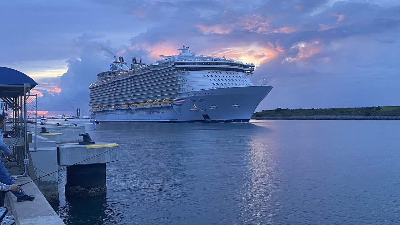 Oasis of the Seas, photographed in 2026